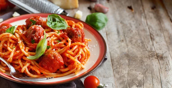 Pasta Con Salsa Tomate Albóndigas Sobre Fondo Oscuro —  Fotos de Stock