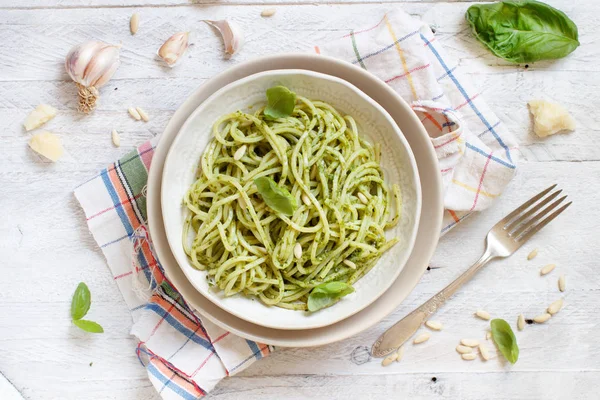 Spaghetti Con Salsa Pesto Basilico Pinoli Parmigiano Vista Dall Alto — Foto Stock