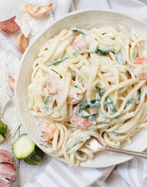 Lunguini karides ve kabak krem en iyi manzaralı