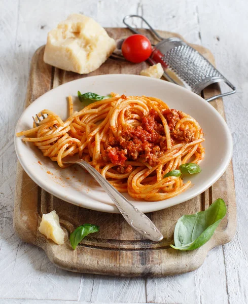Pasta Espaguetis Con Salsa Boloñesa Con Tenedor Cerca —  Fotos de Stock