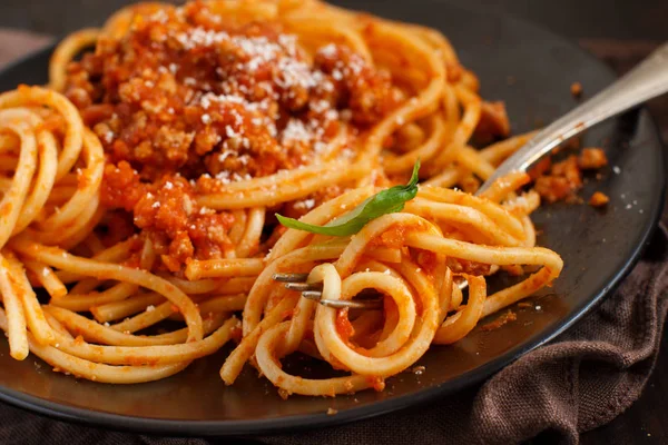 Pasta Espaguetis Con Salsa Boloñesa Con Tenedor Cerca —  Fotos de Stock