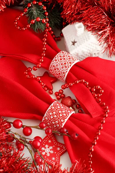 Красно Белый Рождественский Стол Рождественскими Украшениями — стоковое фото