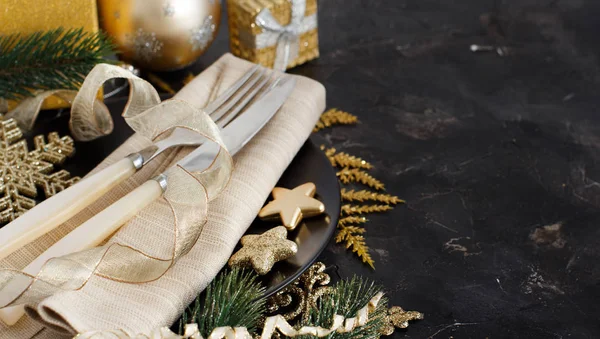 Table Noël Dorée Noire Avec Décorations Noël — Photo