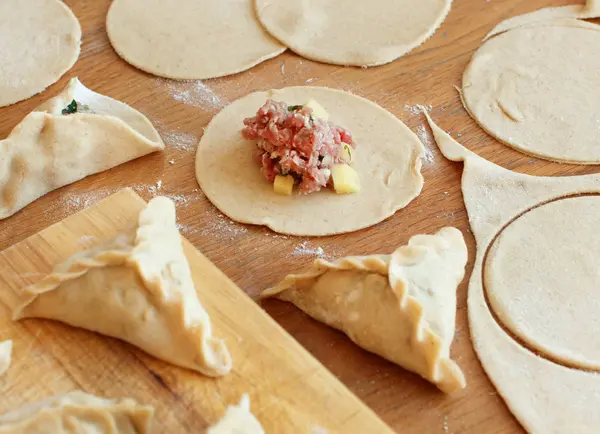 Beredning Dumplings Manti Arkiverat Med Köttfärs Närbild — Stockfoto