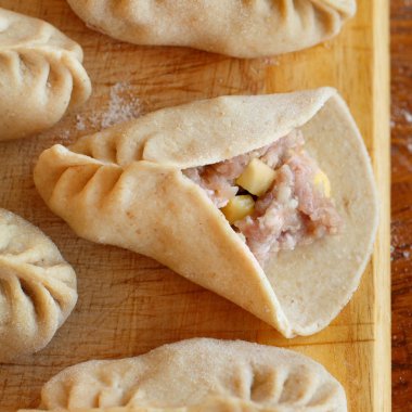 Köfte kıyma ile under manti yakın çekim gücünü