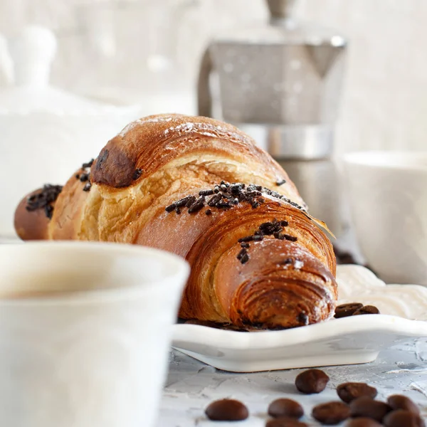 Petit Déjeuner Avec Café Croissant Gros Plan Avec Grains Café — Photo