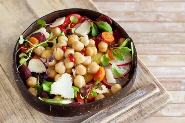 Chickpea salad with vegetables and microgreens — Stock Photo, Image