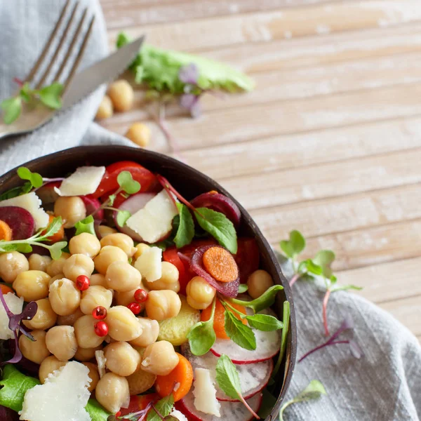 Chickpea salad with vegetables and microgreens — Stock Photo, Image