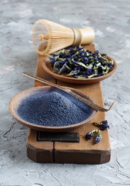 Mavi matcha tozu