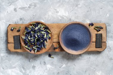 Mavi matcha tozu