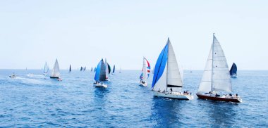 Brindisi, Italya-06.16.2019: Regatta Bri sırasında Yelkenli Yatlar