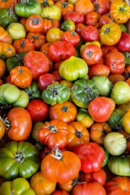 Bir çiftçi pazarında Pachino kırmızı domates