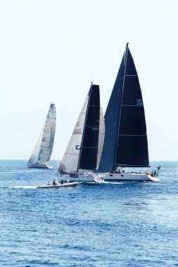Brindisi, Italya-06.16.2019: Regatta Bri sırasında Yelkenli Yatlar