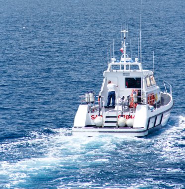 Brindisi, İtalya - 06.16.2019: Regatta Brindi sırasında sahil güvenlik