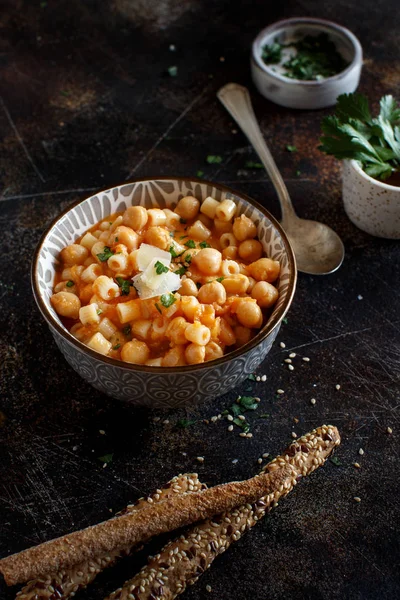 Ditalini pasta con garbanzos —  Fotos de Stock