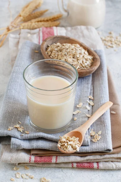 Leche de avena vegana, leche alternativa no láctea — Foto de Stock