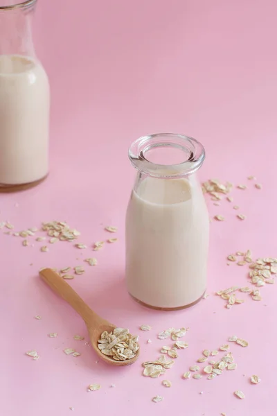 Vegane Hafermilch, nicht-molkereifreie Alternativmilch — Stockfoto