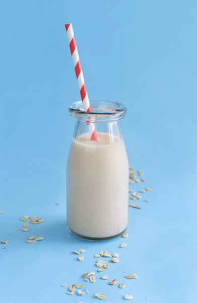 Lait d'avoine végétalien, lait alternatif non laitier — Photo