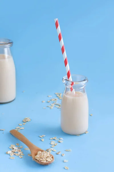 Vegane Hafermilch, nicht-molkereifreie Alternativmilch — Stockfoto