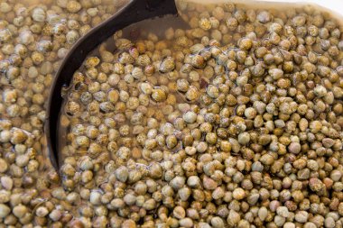 Bir çiftçi nin pazarında Capers ile Bowl