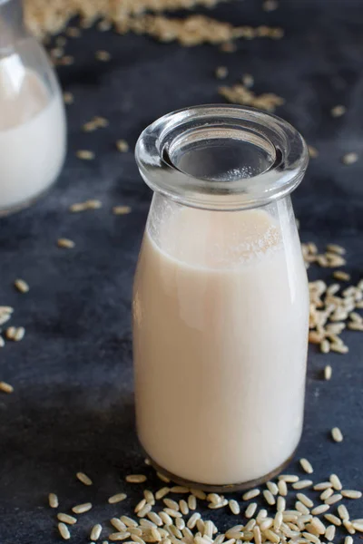 ビーガンライスミルク、非乳製品代替牛乳 — ストック写真