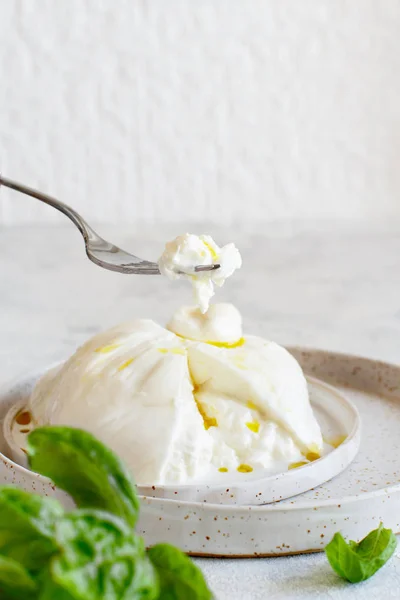 Burrata di formaggio italiano — Foto Stock