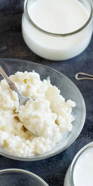 Grani di kefir e kefir di bevanda fermentato — Foto Stock