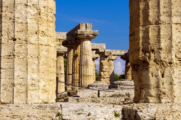 Vnitřní pohled na řecký chrám Hera-Ii. Paestum, Itálie — Stock fotografie