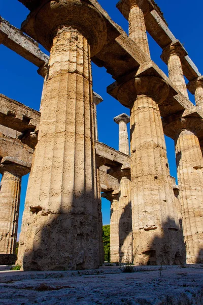 Ο ελληνικός ναός του Ποσειδώνα στον αρχαιολογικό χώρο του Παέστου — Φωτογραφία Αρχείου