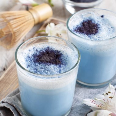 Mavi matcha süt
