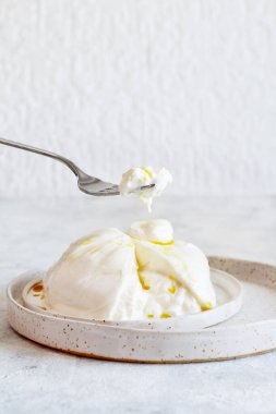 İtalyan peynirli burrata