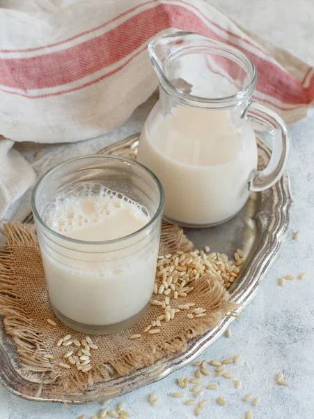 Leche de arroz vegana, leche alternativa no láctea —  Fotos de Stock