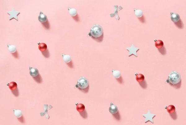 밝은 핑크 색 배경에 대한 크리스마스 해석 — 스톡 사진