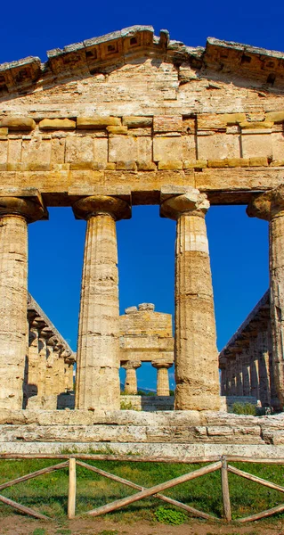 Hera-Ii 'nin Yunan Tapınağı. Paestum, İtalya — Stok fotoğraf