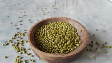 Cam bir kavanozda kurutulmuş mung fasulye