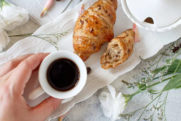 Hand Keeps Coffee Cup Romantic Breakfast Tray Coffee Cup Croissant — Stock Photo, Image