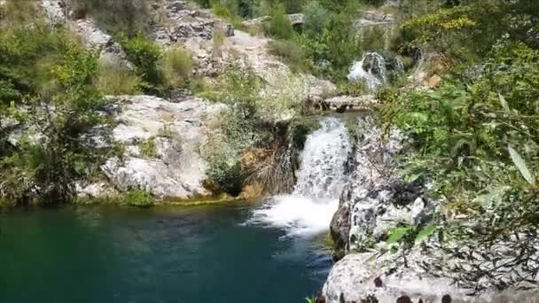 Cachoeira do rio Auso em Cilento — Vídeo de Stock