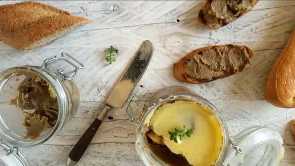 Sandwiches con paté de hígado casero — Vídeos de Stock