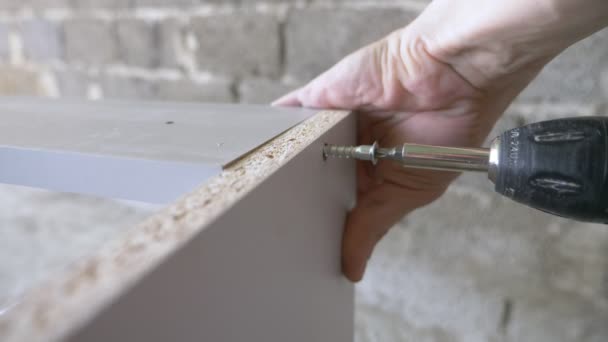 A man collects furniture in a workshop. 4k, slow motion. Bonding and assembly of furniture on the wooden pins — Stock Footage A man collects furniture in a workshop. 4k, slow motion. Bonding and assembly of furniture on the wooden pins Royalty Free Stock Footage