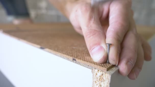 A man collects furniture in a workshop. 4k, slow motion. Bonding and assembly of furniture on the wooden pins — Stock Footage A man collects furniture in a workshop. 4k, slow motion. Bonding and assembly of furniture on the wooden pins Stock Footage