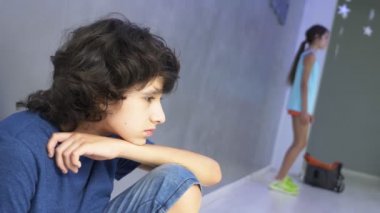 Fitness dansı. İnsanlar dans salonu bir master class dans. 4k