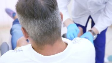 Doktor damar kan örnekleme çözümleme hastaların için yapar. 4k, ağır çekim