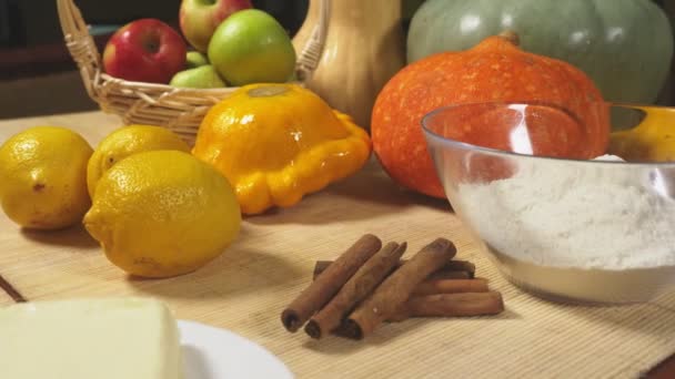 Une Femme Dans Cuisine Fait Une Tarte Citrouille Tir Ralenti — Video