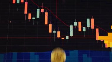 altın arka plan parlak mali grafik üzerinde bitcoins. iş grafik yakın çekim. Cryptocurrency. Sanal para, büyük 4k.