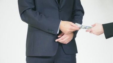 Bize dolar elinde altın Bitcoins. Elektronik para Satım kavramı. 4 k, yakın çekim, ağır çekim.