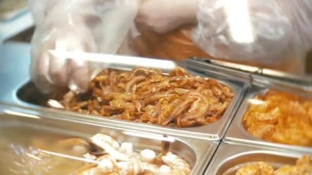 Корейская еда на рынке. 4k — стоковое видео