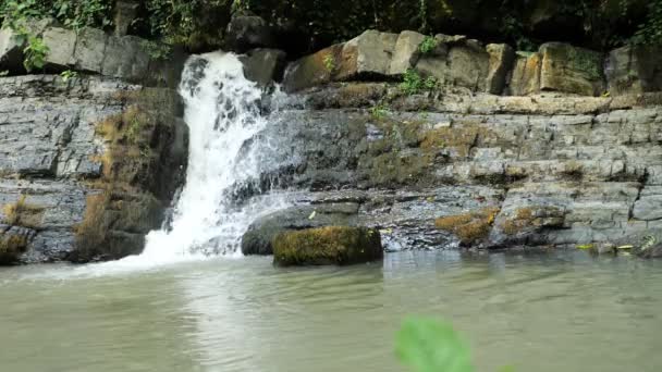 Scenic nature of a beautiful waterfall and emerald of a fresh water lake in a wild jungle forest environment. 4k, slow motion — Stock Video