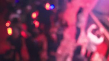 Bulanık aydınlatma arka plan için bir gece kulübünde. Düşük ışık görüntü tonda. Bokeh arka plan kavramı için