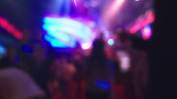 Blurred lighting in a nightclub for background. Low light toned image. Bokeh for background concept. — Stock Video