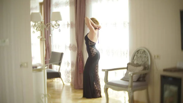 Modische Dame Abendkleid Mit Schwarzer Spitze Junge Frau Posiert Sinnlicher — Stockfoto